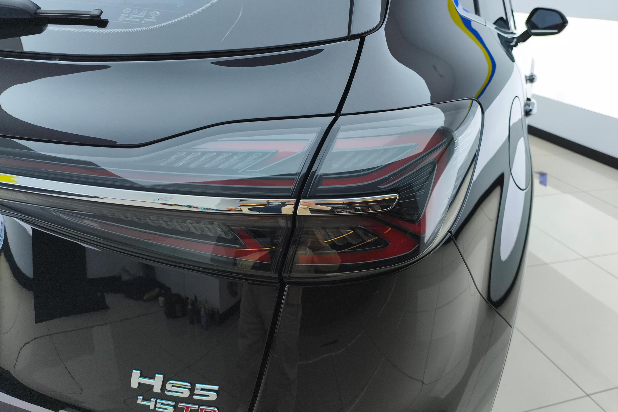 Hongqi HS5 2023 2.0T Pro