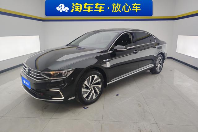 Volkswagen Magotan PHEV - фото 1