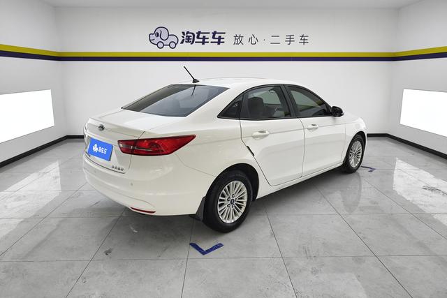 Ford Escort 2017 1.5 L MTComfort — фото 3