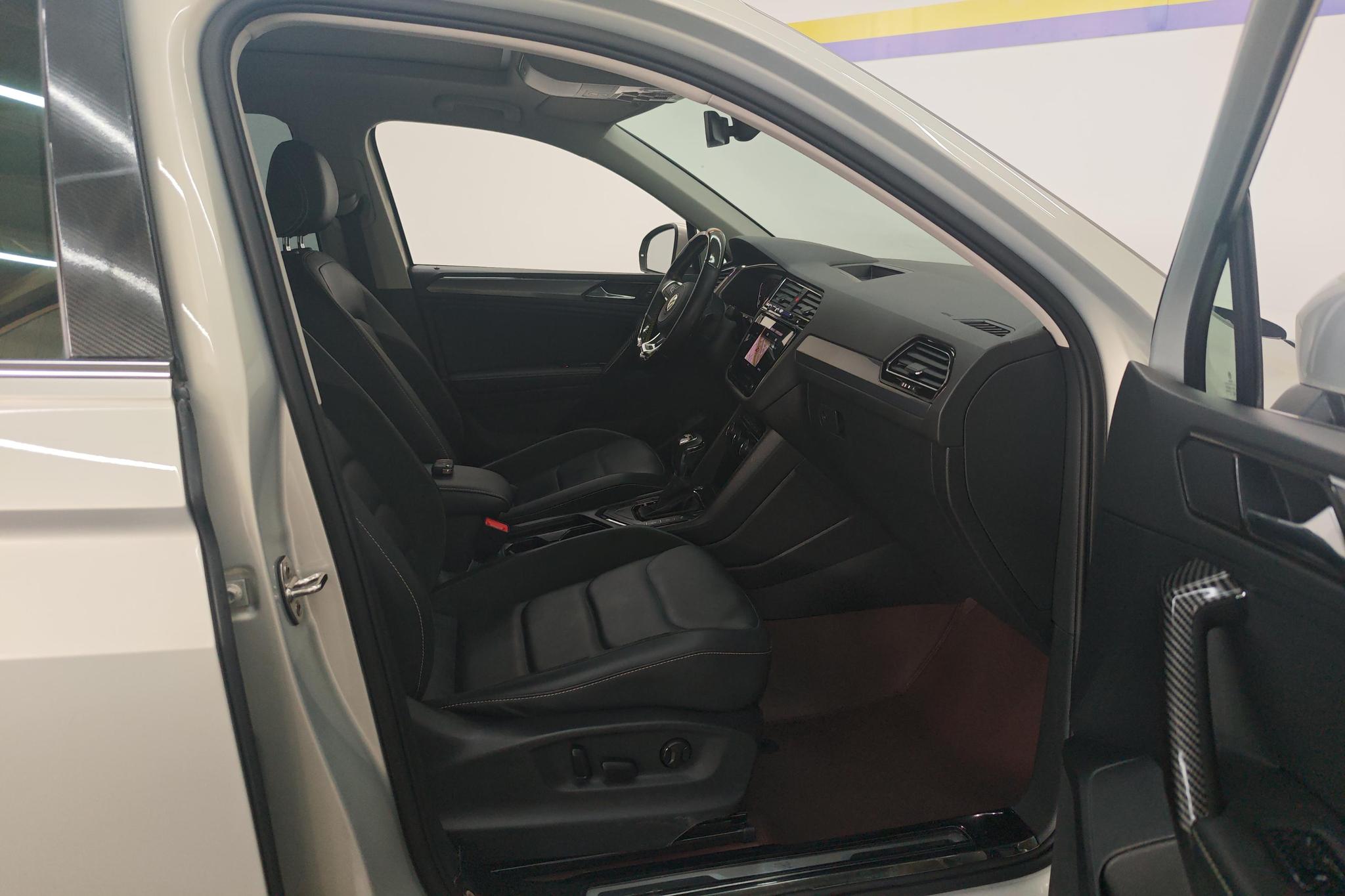 Volkswagen Tiguan L L 2021 330TSI AT R-Line