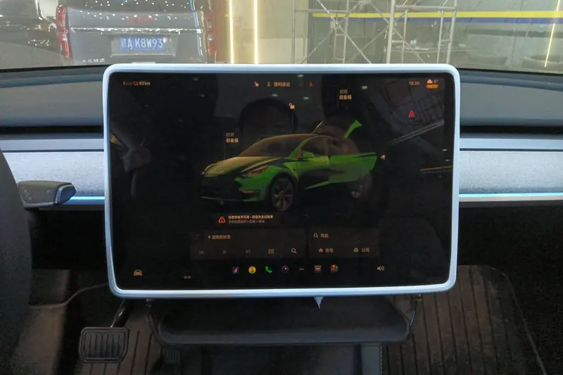 Tesla Model Y — фото 3
