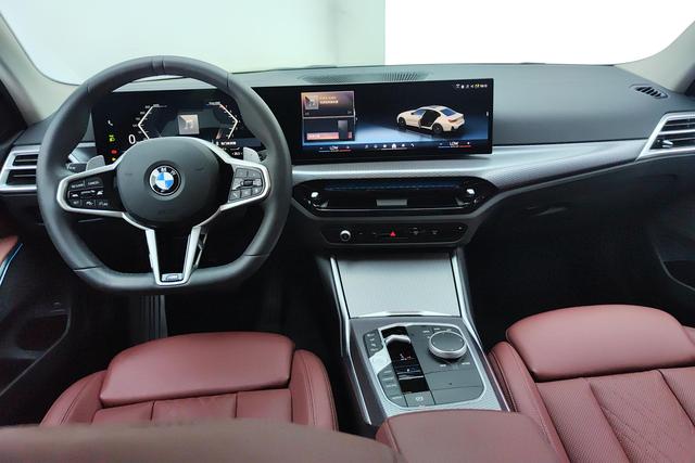 BMW 3-Series 2025 330 Li M — фото 13