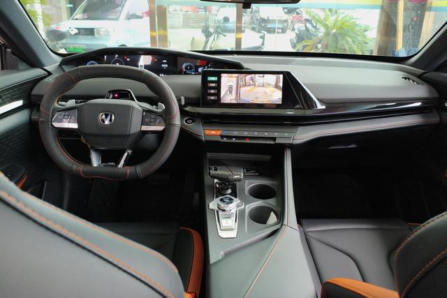 Changan UNI-V 2024 1.5 T — фото 13