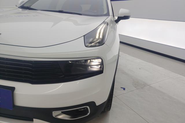 Lynk & Co 01 2019 2.0 T 2 WD Pro VI — фото 4
