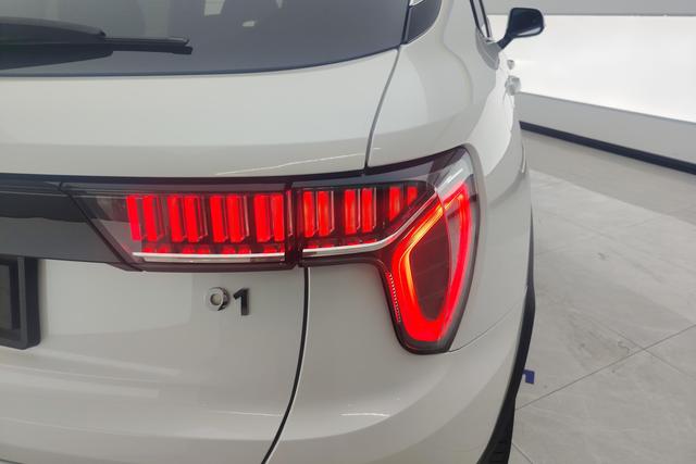 Lynk & Co 01 2019 2.0 T 2 WD Pro VI — фото 5