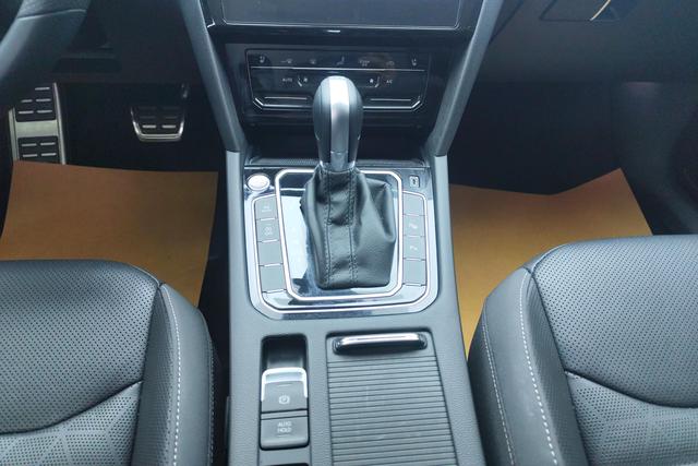 Volkswagen CC 2023 380 TSI — фото 15