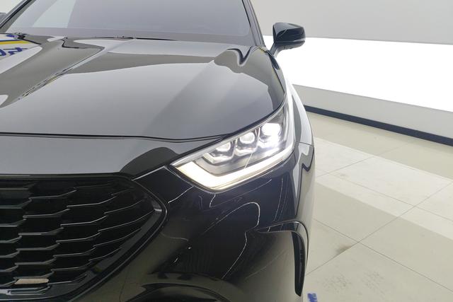 Toyota 皇冠陆放 2022