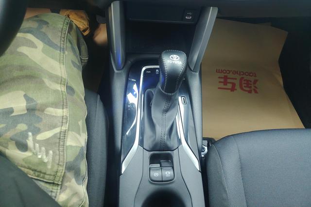 Toyota Corolla Cross 2024 2.0 L CVT — фото 15