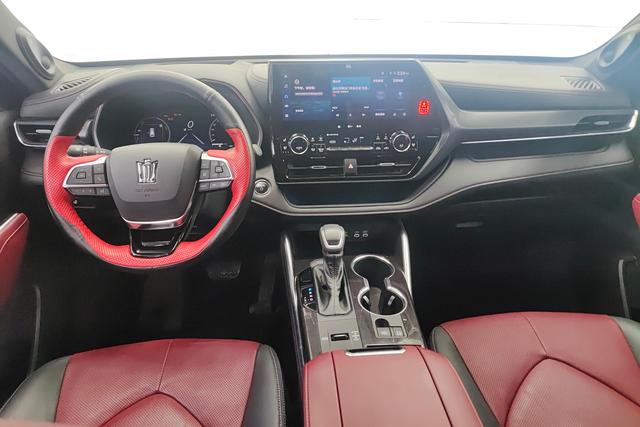 Toyota Crown Kluger 2023 2.5 L E-CVT 4 WD — фото 12
