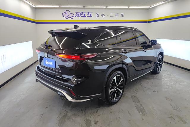 Toyota Crown Kluger 2023 2.5 L E-CVT 4 WD — фото 3