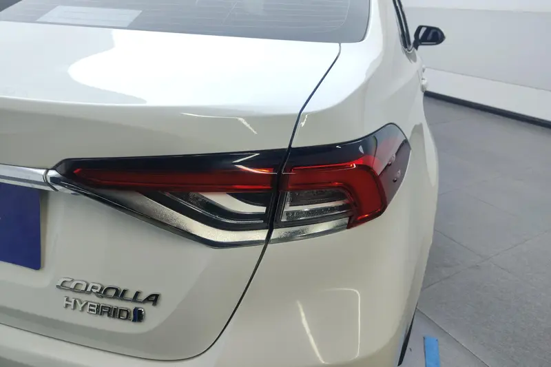 Toyota Corolla — фото 5