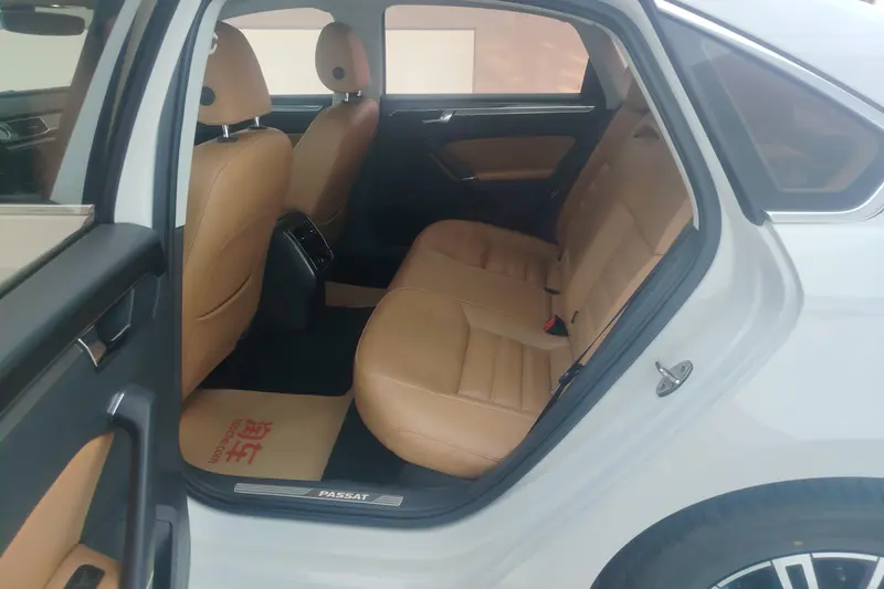 Volkswagen Passat — фото 11