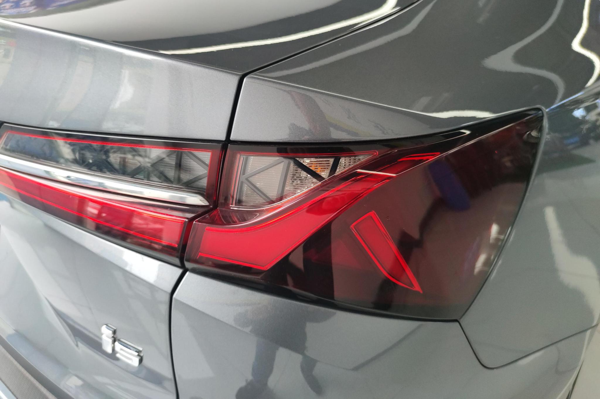 Roewe i5 2023 1.5L CVT