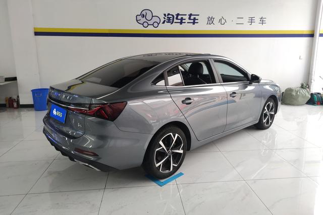Roewe i5 2023 1.5 L CVT — фото 3