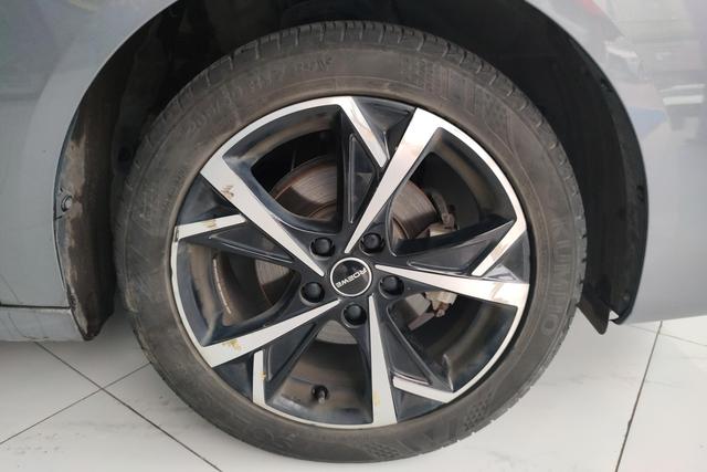 Roewe i5 2023 1.5 L CVT — фото 4