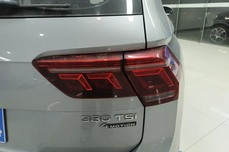 Volkswagen Tiguan L 380 TSI 4 WD R-Line Flagship 7 — фото 5