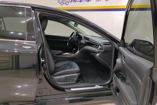 Toyota Camry 2019 2.0 G — фото 15
