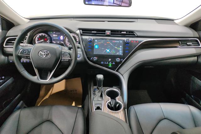 Toyota Camry 2019 2.0 G — фото 13
