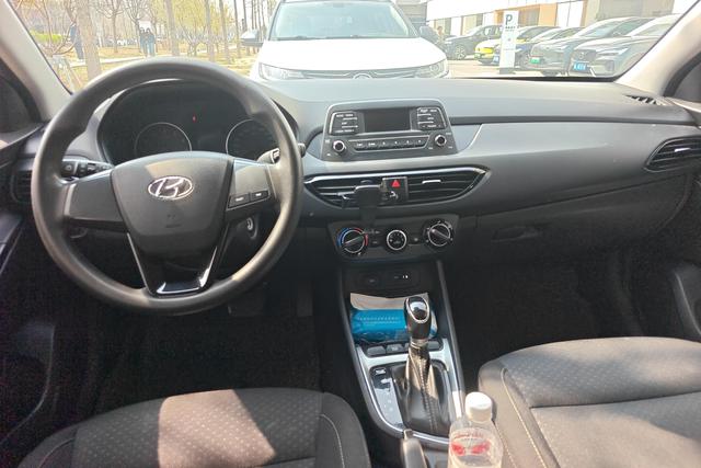 Hyundai Elantra — фото 13