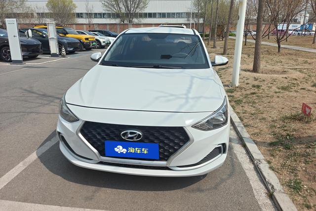 Hyundai Elantra — фото 2