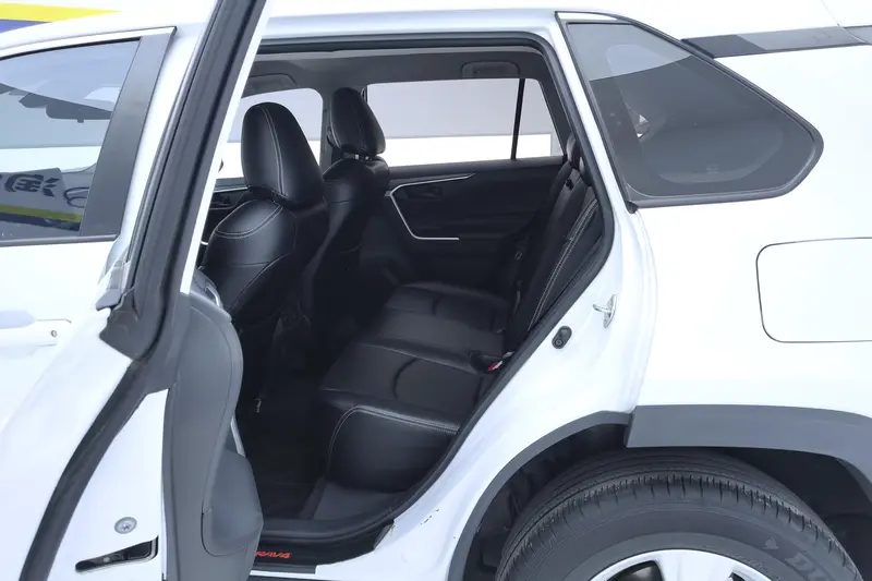 Toyota RAV4 — фото 13