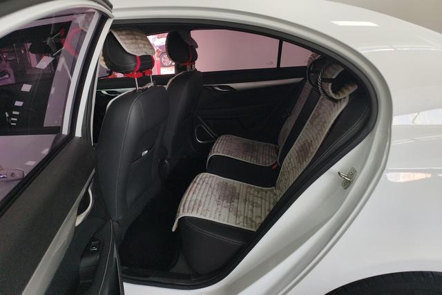 Geely Emgrand 2020 1.5 L MTComfort — фото 16