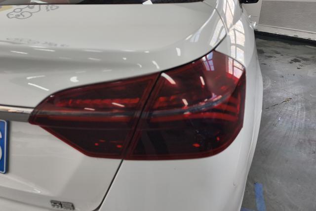 Geely Emgrand 2020 1.5 L MTComfort — фото 9
