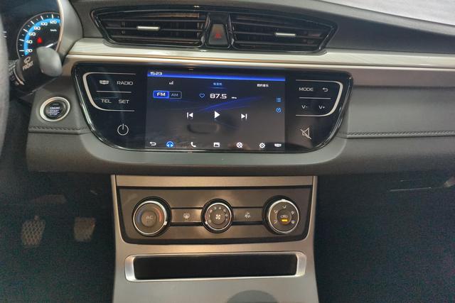 Geely Emgrand 2020 1.5 L MTComfort — фото 12