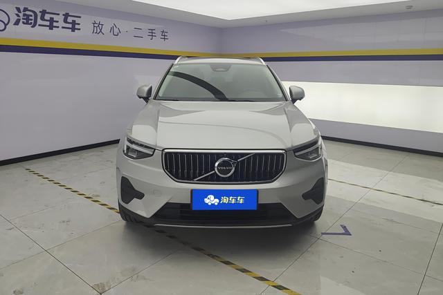 VOLVO XC40 2023 — фото 2