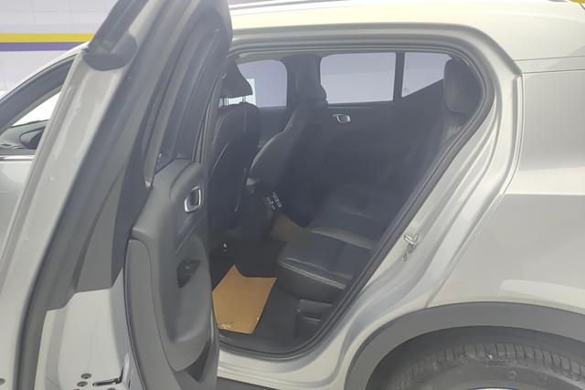 Volvo XC40 2023 B 4 WD — фото 16
