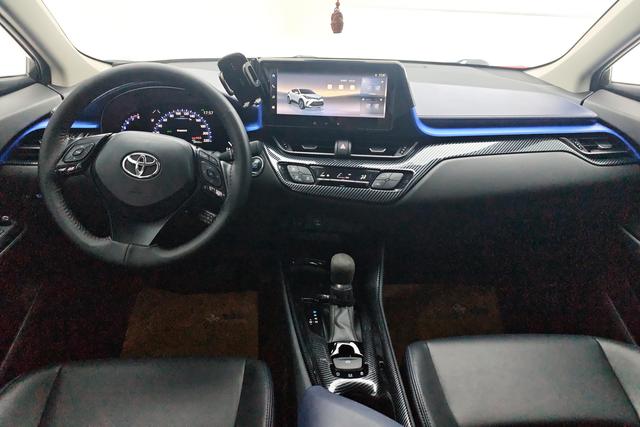 Toyota C-HR 2023 2.0 L — фото 12