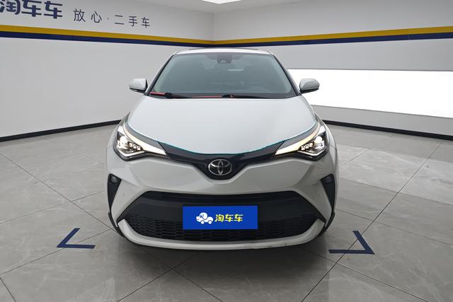 Toyota C-HR 2023 2.0 L — фото 2