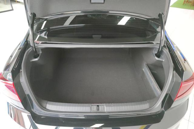 Volkswagen Magotan 2025 330 TSI DSGLuxury — фото 17