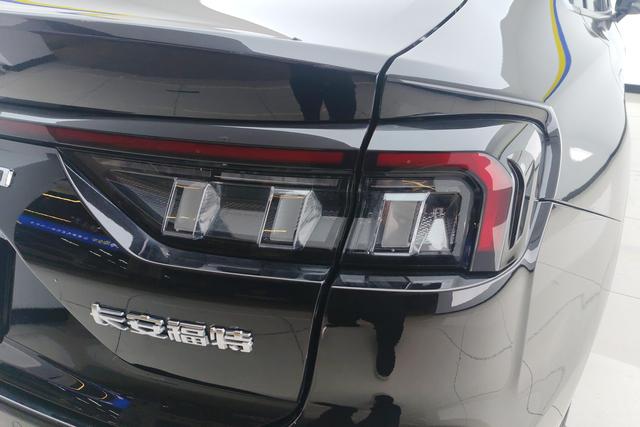Ford Mondeo 2022 Eco Boost 245 Luxury — фото 6