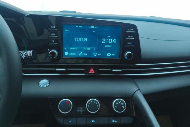 Hyundai Elantra 2023 1.5 L CVT GLX — фото 13