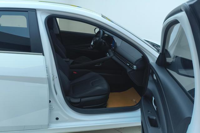 Hyundai Elantra 2023 1.5 L CVT GLX — фото 10