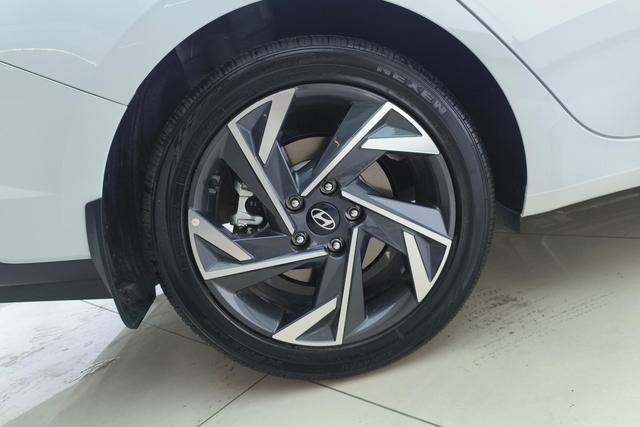 Hyundai Elantra 2023 1.5 L CVT GLX — фото 4
