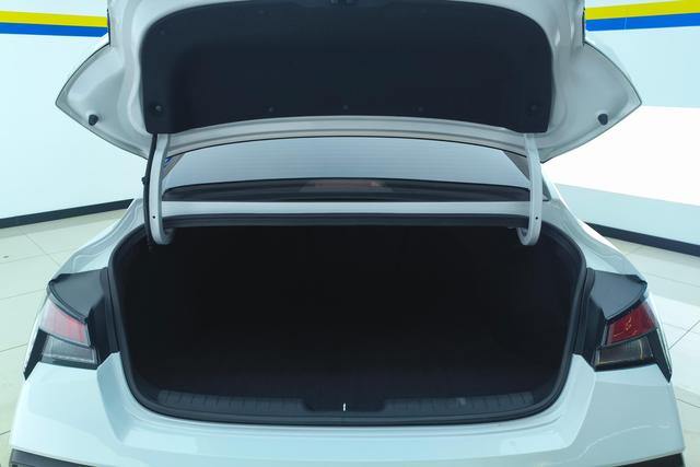 Hyundai Elantra 2023 1.5 L CVT GLX — фото 17