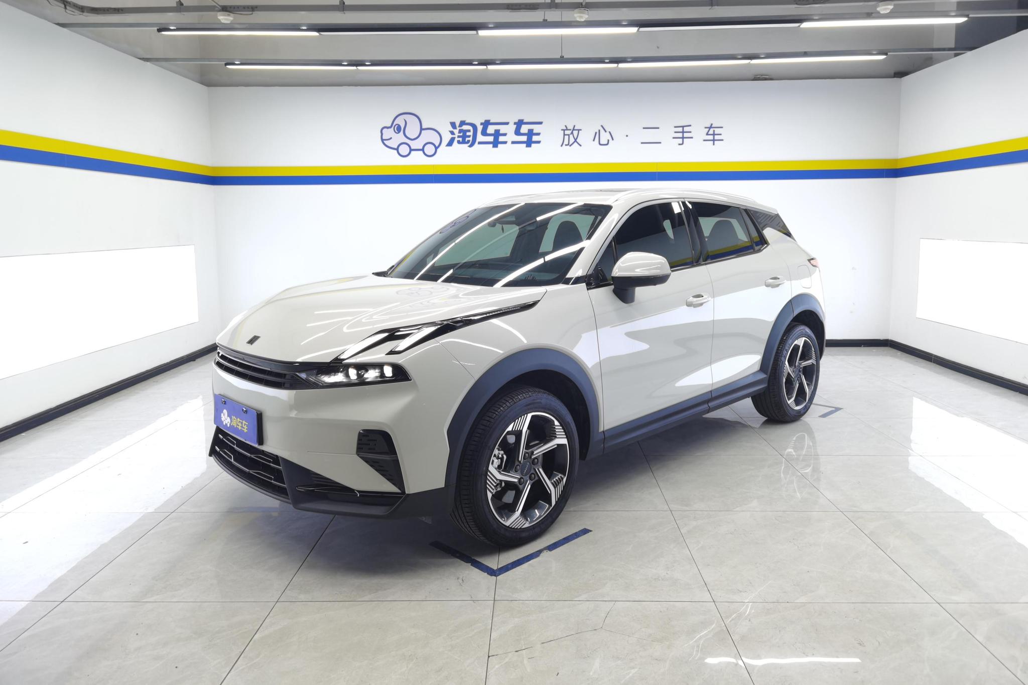 Lynk & Co 06