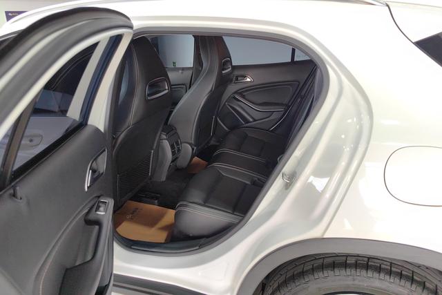 Mercedes-Benz GLA 2018 GLA 200 — фото 16