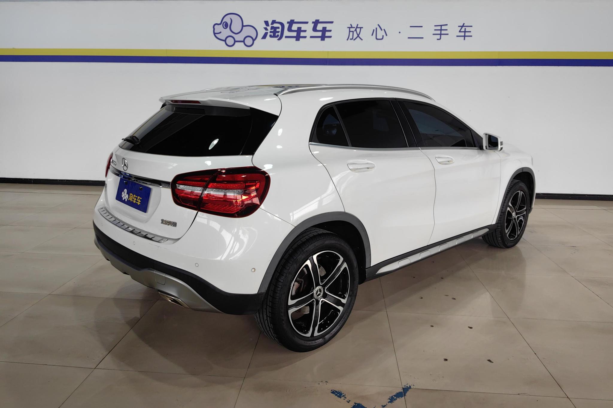 Mercedes-Benz GLA 2018 GLA 200 Fashion