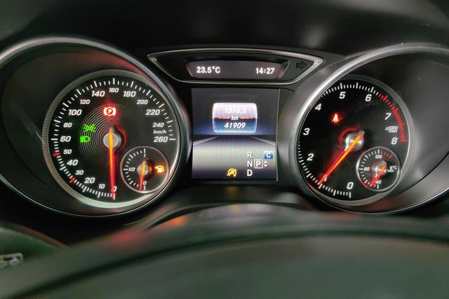 Mercedes-Benz GLA 2018 GLA 200 — фото 13