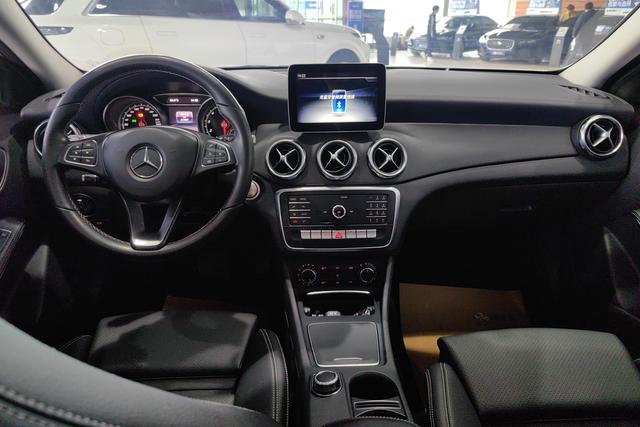 Mercedes-Benz GLA 2018 GLA 200 — фото 11