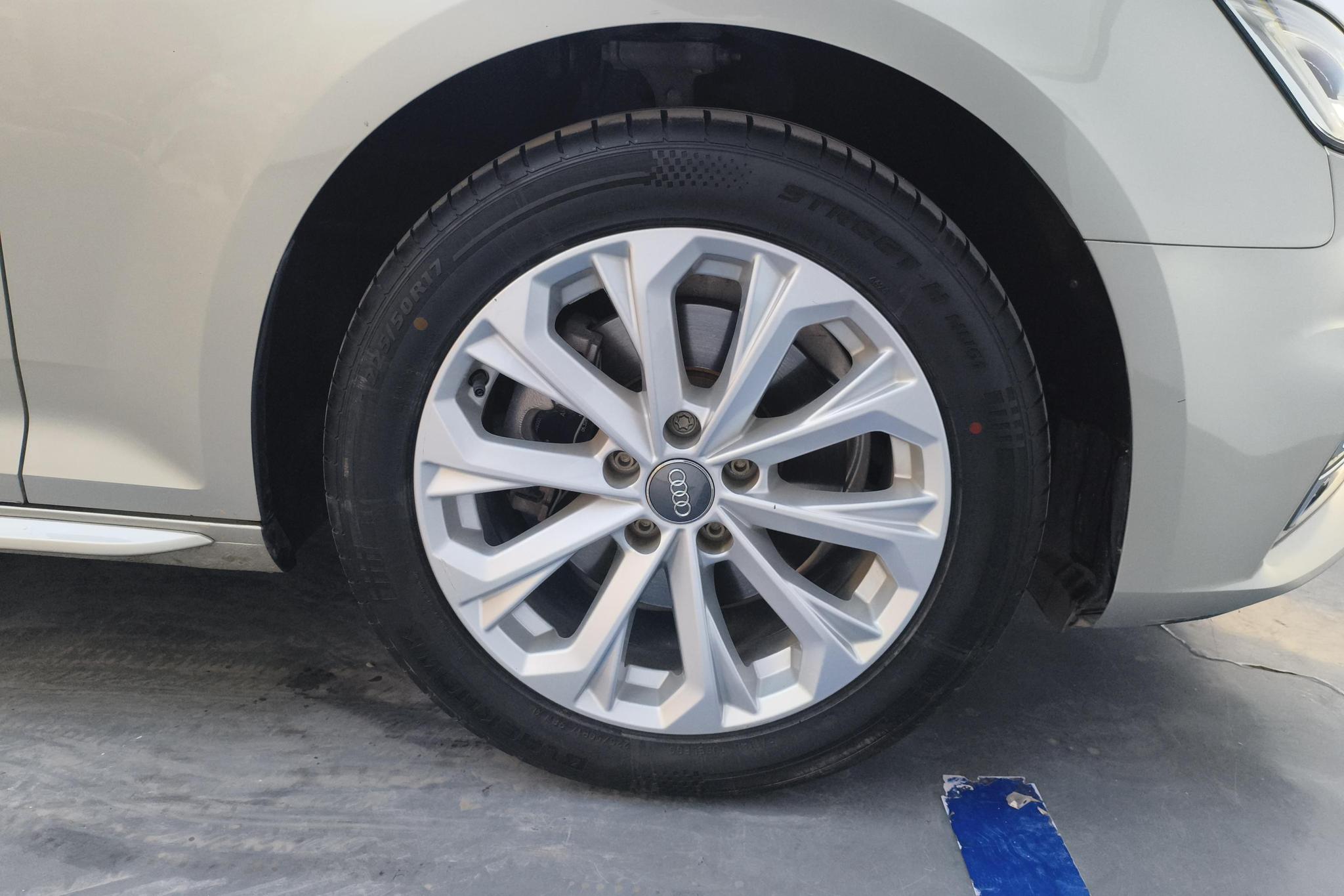 Audi A4L 2019 40 TFSI VI