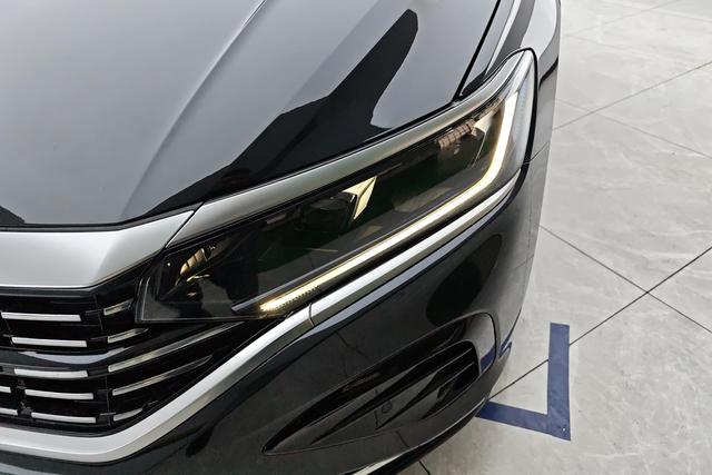 Volkswagen Passat 2022 330 TSI — фото 5