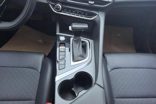 Changan Eado 2022 PLUS 1.6 L GDI CVTLuxury — фото 14