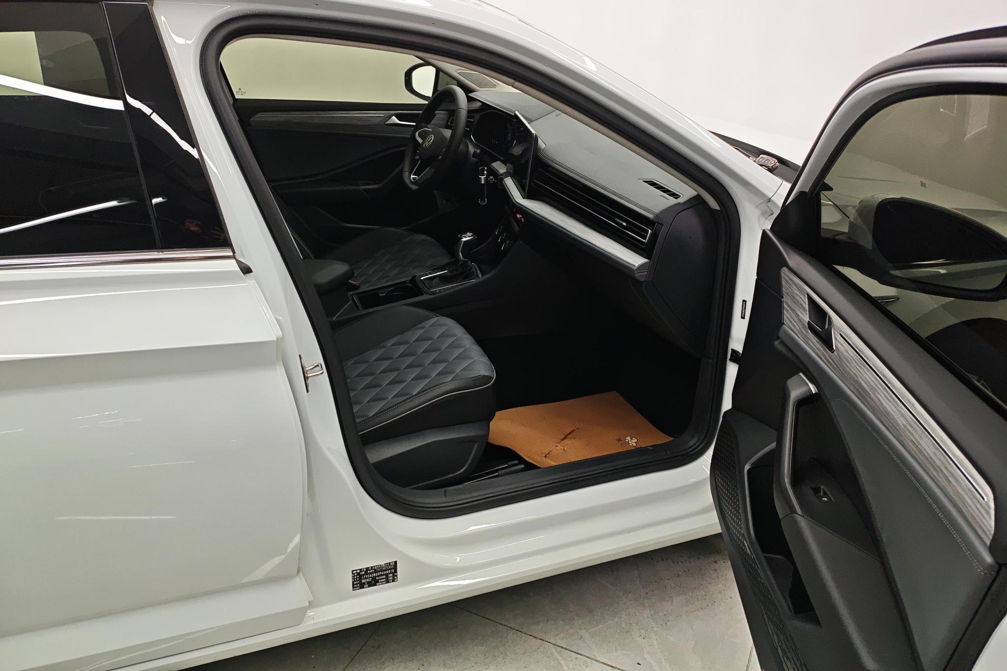 Volkswagen Sagitar 2023 300TSI DSG