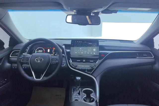 Toyota Camry 2023 2.5 G — фото 12