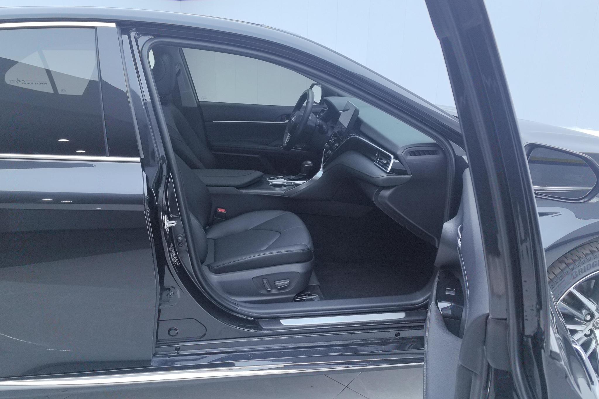 Toyota Camry 2023 2.5G Luxury
