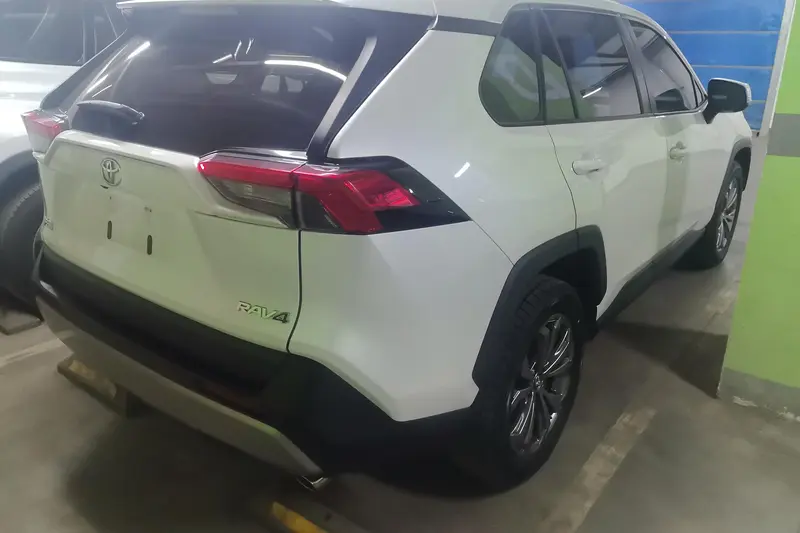 Toyota RAV4 — фото 3